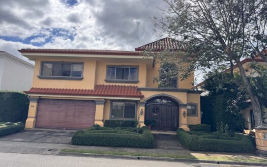 Casa De Lujo En Venta En Lindora Santa Ana Con Piscina Privada. Cod. 145922