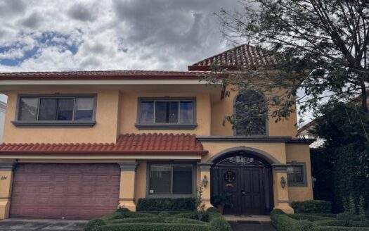 Casa De Lujo En Venta En Lindora Santa Ana Con Piscina Privada. Cod. 145922