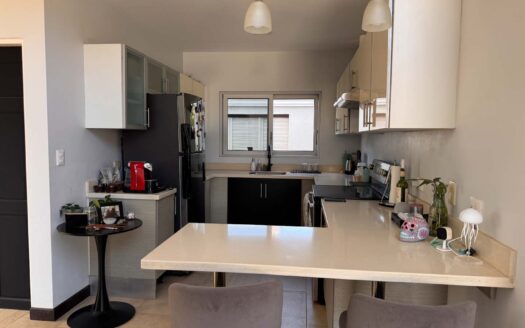 Casa En Venta En Lindora Santa Ana, Condominio Exclusivo De 4 Casas, Con Dormitorio en Primer Piso. Cod. 145892