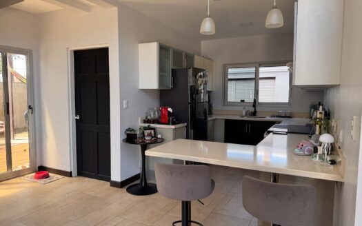 Casa En Venta En Lindora Santa Ana, Condominio Exclusivo De 4 Casas, Con Dormitorio en Primer Piso. Cod. 145892