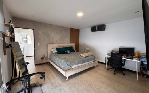 Casa En Venta En Lindora Santa Ana, Condominio Exclusivo De 4 Casas, Con Dormitorio en Primer Piso. Cod. 145892