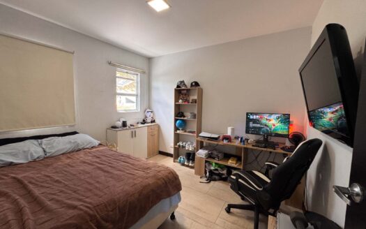 Casa En Venta En Lindora Santa Ana, Condominio Exclusivo De 4 Casas, Con Dormitorio en Primer Piso. Cod. 145892