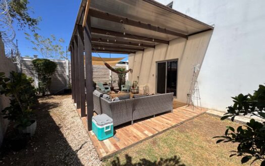 Casa En Venta En Lindora Santa Ana, Condominio Exclusivo De 4 Casas, Con Dormitorio en Primer Piso. Cod. 145892