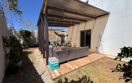 Casa En Venta En Lindora Santa Ana, Condominio Exclusivo De 4 Casas, Con Dormitorio en Primer Piso. Cod. 145892