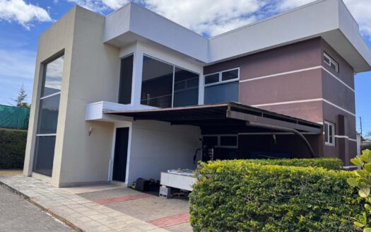 Casa En Venta En Lindora Santa Ana, Condominio Exclusivo De 4 Casas, Con Dormitorio en Primer Piso. Cod. 145892