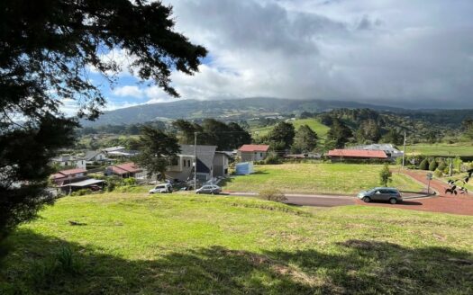 Hermoso y amplio lote de 750 m2 con espectaculares vistas en exclusivo condominio en Poás de Alajuela a precio de OPORTUNIDAD! COD. 146028