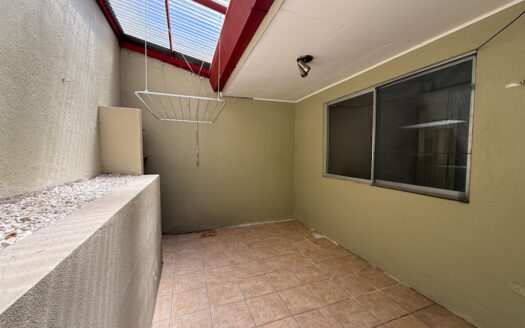 Oportunidad por Remate Bancario!!! Apartamento en Planta Baja, en Pequeño Condominio en Residencial Saint Clare, Moravia COD 146093