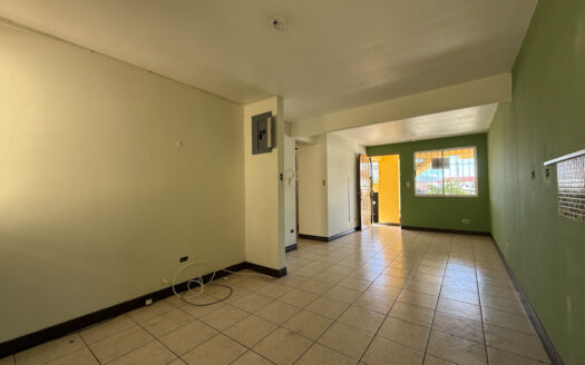 Oportunidad por Remate Bancario!!! Apartamento en Planta Baja, en Pequeño Condominio en Residencial Saint Clare, Moravia COD 146093