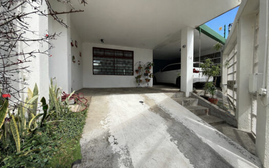 Casa de 3 Niveles, con 4 Habitaciones y en Residencial Seguro en Llorente de Tibás COD 145516