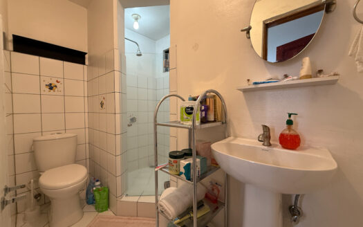 Casa de 3 Niveles, con 4 Habitaciones y en Residencial Seguro en Llorente de Tibás COD 145516