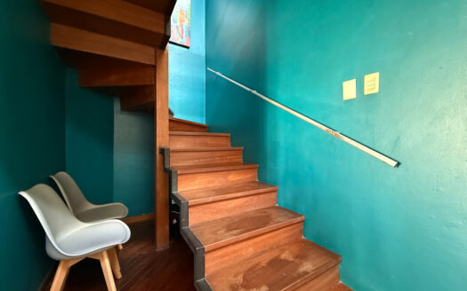 Casa de 3 Niveles, con 4 Habitaciones y en Residencial Seguro en Llorente de Tibás COD 145516