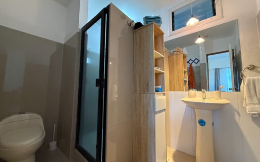 Casa de 3 Niveles, con 4 Habitaciones y en Residencial Seguro en Llorente de Tibás COD 145516