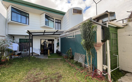 Casa de 3 Niveles, con 4 Habitaciones y en Residencial Seguro en Llorente de Tibás COD 145516