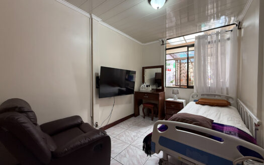 Casa de 2 Plantas, con 5 Habitaciones en Residencial Jardines de Moravia COD 145597