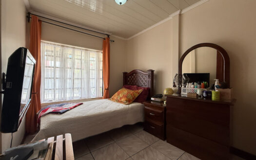 Casa de 2 Plantas, con 5 Habitaciones en Residencial Jardines de Moravia COD 145597