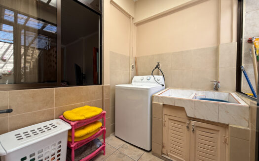 Casa de 2 Plantas, con 5 Habitaciones en Residencial Jardines de Moravia COD 145597