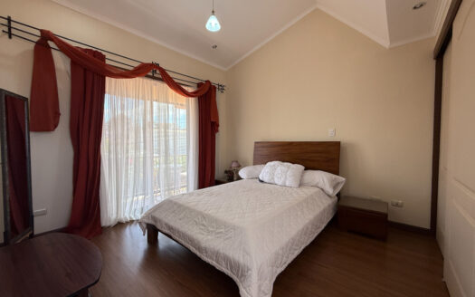 Casa de 2 Plantas, con 5 Habitaciones en Residencial Jardines de Moravia COD 145597