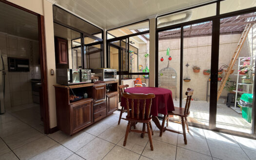 Casa de 2 Plantas, con 5 Habitaciones en Residencial Jardines de Moravia COD 145597