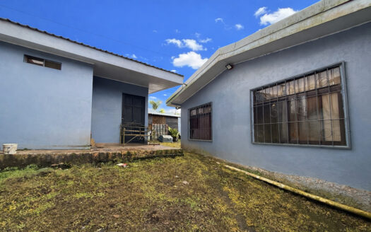 Hermosa Casa en Terreno de 2.503 m2, en la Zona de La Colmena, Cascajal de Coronado COD 145544