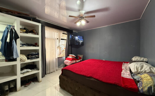 Hermosa Casa en Terreno de 2.503 m2, en la Zona de La Colmena, Cascajal de Coronado COD 145544