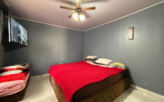 Hermosa Casa en Terreno de 2.503 m2, en la Zona de La Colmena, Cascajal de Coronado COD 145544