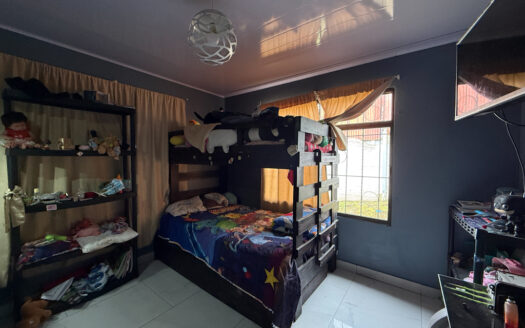 Hermosa Casa en Terreno de 2.503 m2, en la Zona de La Colmena, Cascajal de Coronado COD 145544