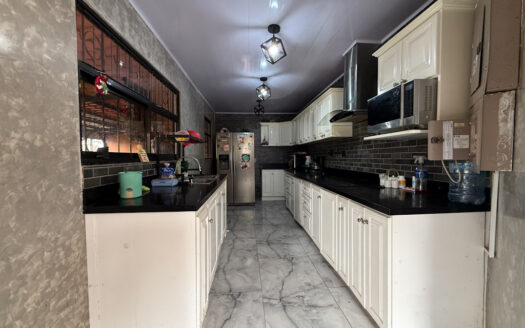 Hermosa Casa en Terreno de 2.503 m2, en la Zona de La Colmena, Cascajal de Coronado COD 145544