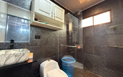 Hermosa Casa en Terreno de 2.503 m2, en la Zona de La Colmena, Cascajal de Coronado COD 145544