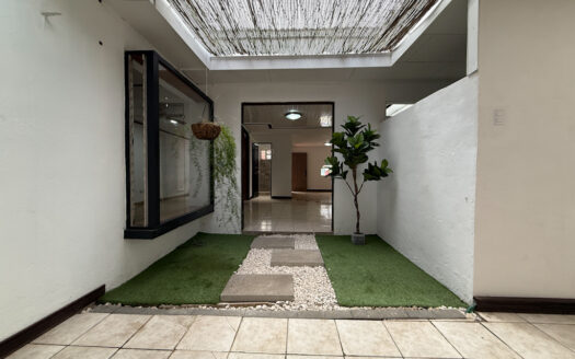 Casa en Residencial Seguro, Con Mucha Iluminación en la Zona de Dulce Nombre de Coronado COD 144736