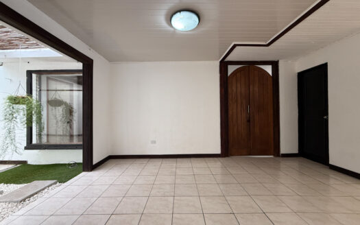 Casa en Residencial Seguro, Con Mucha Iluminación en la Zona de Dulce Nombre de Coronado COD 144736