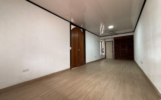 Casa en Residencial Seguro, Con Mucha Iluminación en la Zona de Dulce Nombre de Coronado COD 144736