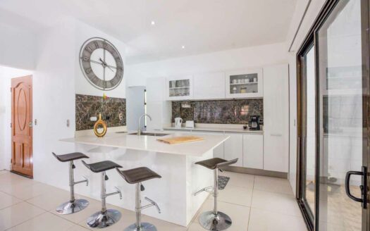 Casa y 2 Aptos en 10,984m2 de terreno con Potencial de Renta🌿 COD:144170