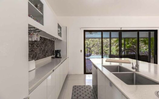 Casa y 2 Aptos en 10,984m2 de terreno con Potencial de Renta🌿 COD:144170