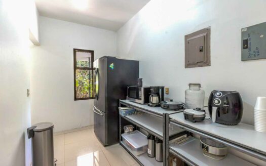 Casa y 2 Aptos en 10,984m2 de terreno con Potencial de Renta🌿 COD:144170