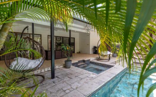 Casa y 2 Aptos en 10,984m2 de terreno con Potencial de Renta🌿 COD:144170