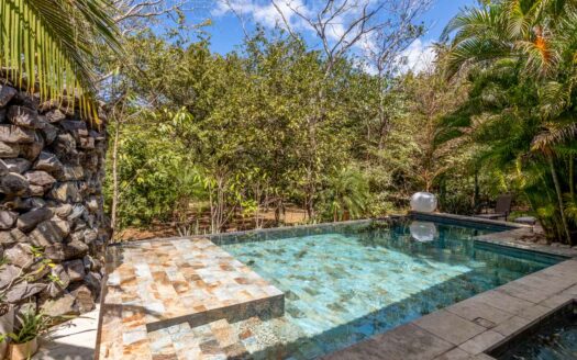 Casa y 2 Aptos en 10,984m2 de terreno con Potencial de Renta🌿 COD:144170