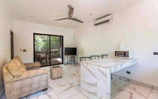 Casa y 2 Aptos en 10,984m2 de terreno con Potencial de Renta🌿 COD:144170