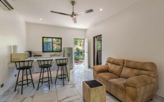 Casa y 2 Aptos en 10,984m2 de terreno con Potencial de Renta🌿 COD:144170