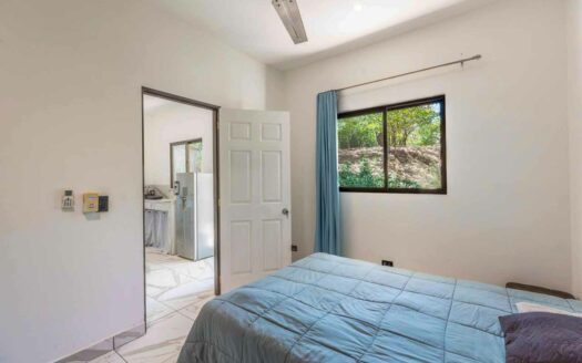 Casa y 2 Aptos en 10,984m2 de terreno con Potencial de Renta🌿 COD:144170