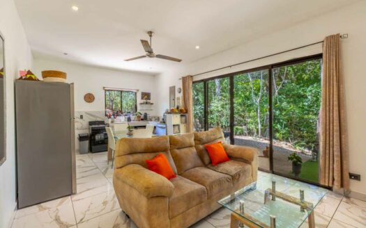 Casa y 2 Aptos en 10,984m2 de terreno con Potencial de Renta🌿 COD:144170