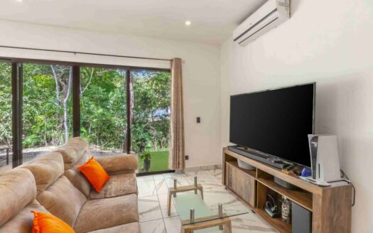 Casa y 2 Aptos en 10,984m2 de terreno con Potencial de Renta🌿 COD:144170