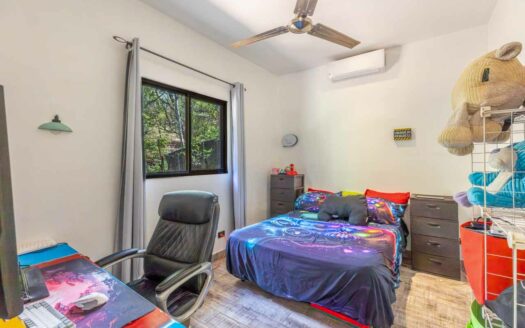 Casa y 2 Aptos en 10,984m2 de terreno con Potencial de Renta🌿 COD:144170