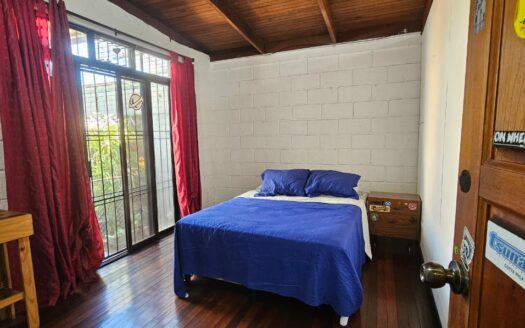 Amplia Casa Comercial En Venta Frente a Plaza Tropicana Con Uso De Suelo Mixto. COD. 144299