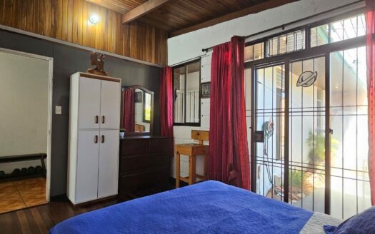 Amplia Casa Comercial En Venta Frente a Plaza Tropicana Con Uso De Suelo Mixto. COD. 144299