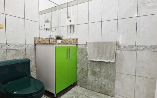 Amplia Casa Comercial En Venta Frente a Plaza Tropicana Con Uso De Suelo Mixto. COD. 144299