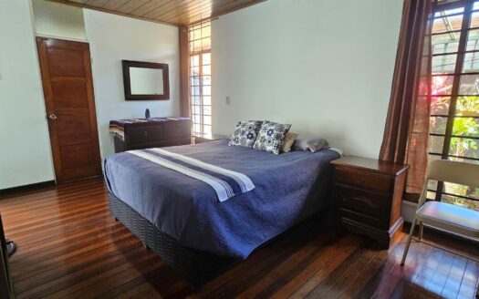 Amplia Casa Comercial En Venta Frente a Plaza Tropicana Con Uso De Suelo Mixto. COD. 144299