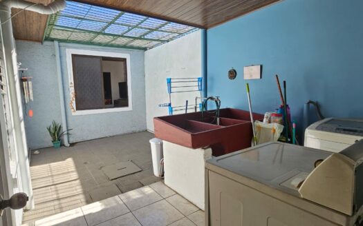 Amplia Casa Comercial En Venta Frente a Plaza Tropicana Con Uso De Suelo Mixto. COD. 144299