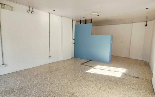 Amplia Casa Comercial En Venta Frente a Plaza Tropicana Con Uso De Suelo Mixto. COD. 144299