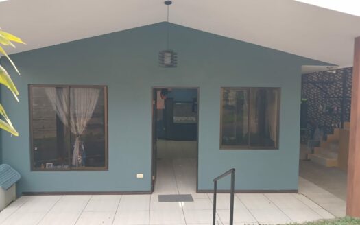 Casa En Venta De Una Planta En San Isidro De Alajuela Con Amplio Terreno de 718 m2. COD.