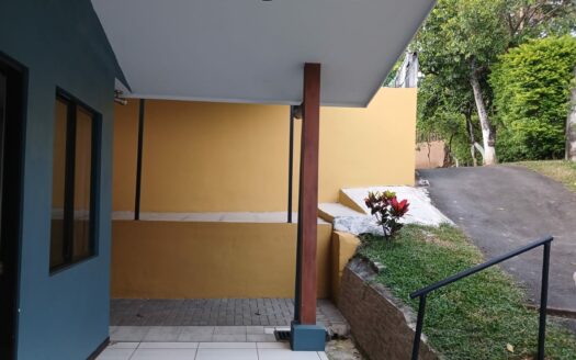 Casa En Venta De Una Planta En San Isidro De Alajuela Con Amplio Terreno de 718 m2. COD.